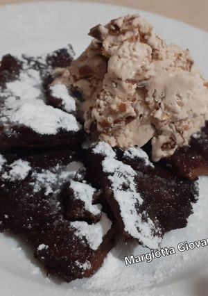 Foto di Frittata dolce al cacao, con gelato gusto nocciola variegato al cacao
