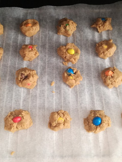 Una foto de Galletitas de trigo sarraceno y M&M's