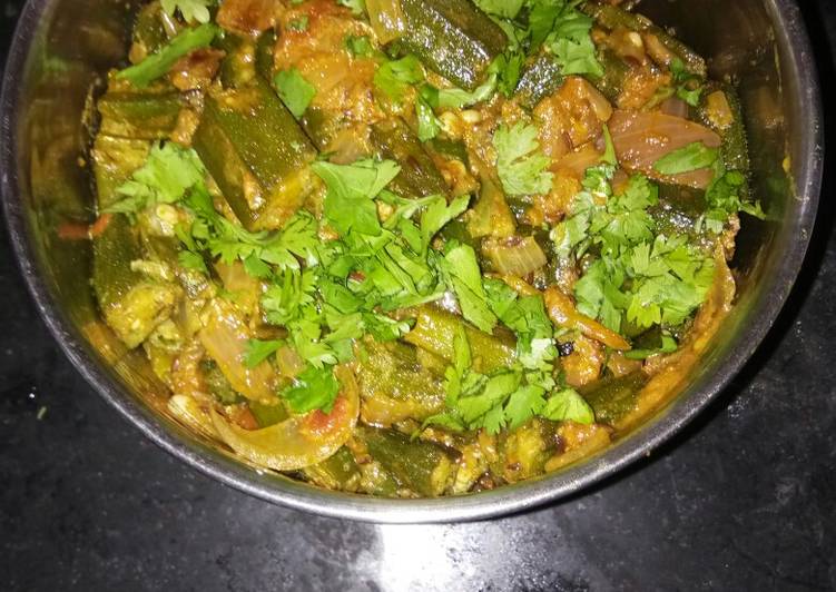 Simple Way to Prepare Quick Bhindi Do Pyaza