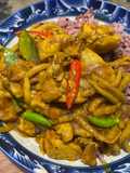 ผัดพริกแกงใต้หน่อไม้ไก่