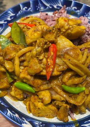 รูปของ ผัดพริกแกงใต้หน่อไม้ไก่