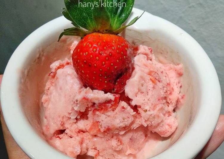 Resep Ice Cream Strawberry Homemade, Bisa Manjain Lidah