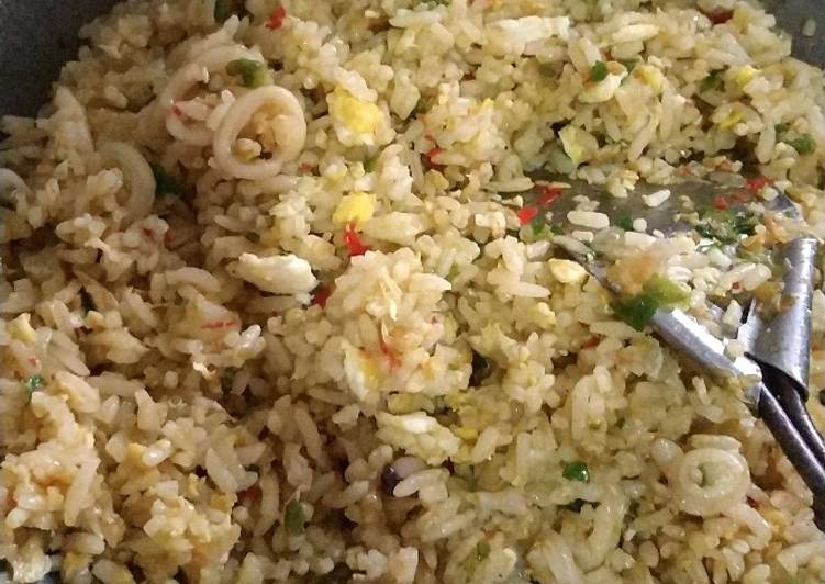 Cara Gampang Menyiapkan Nasi Goreng Cumi Cabe Ijo yang Menggugah Selera