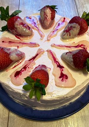 Tavaszi eper torta recept fotója