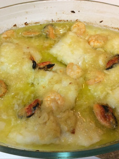 Una foto de Bacalao al horno con gambas y mejillones