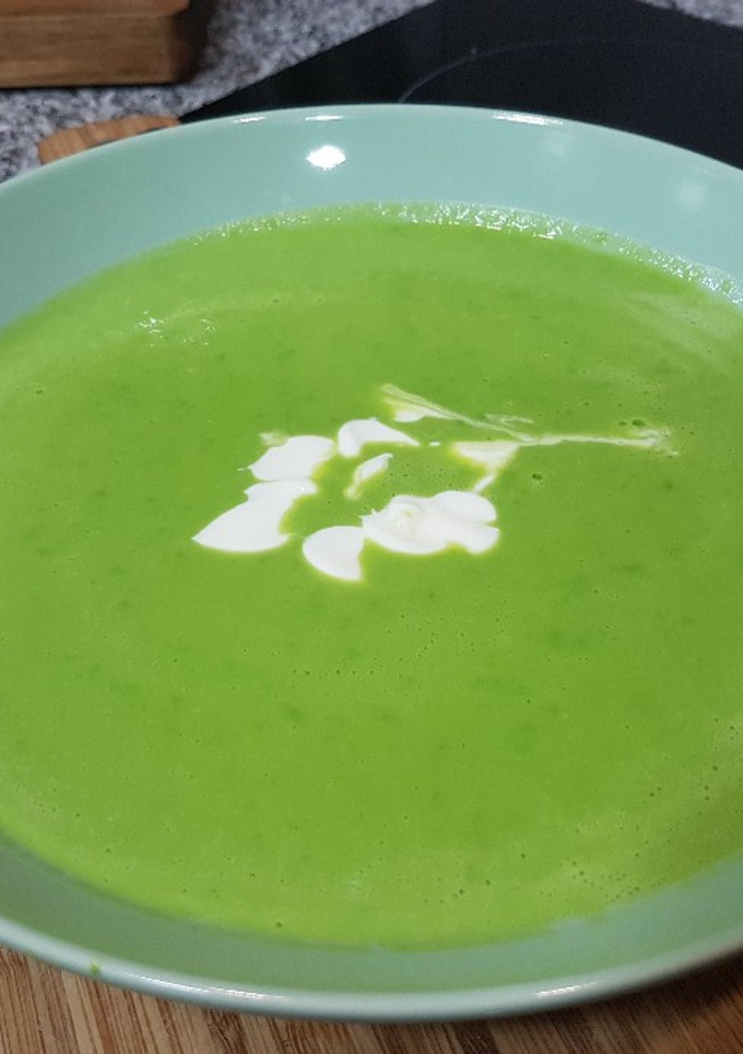 Una foto de Crema de guisantes con yogur griego