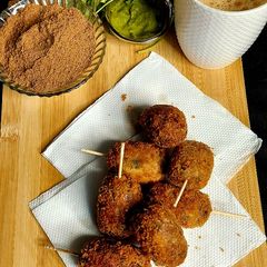 Vegetable Gola Kabab (aloo ke gola kabab) A picture of Vegetable Gola Kabab (aloo ke gola kabab).