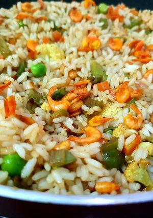 A picture of Indo Chinese Shrimp Fried Rice.
