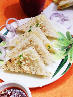 आलू सैंडविच (Aloo Sandwich Recipe In Hindi) रेसिपी मुख्य फोटो