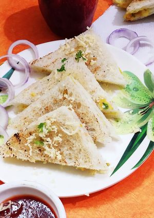 आलू सैंडविच (Aloo Sandwich Recipe In Hindi) रेसिपी मुख्य फोटो