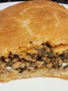 Una foto de Empanada de ternera, espinacas y huevo