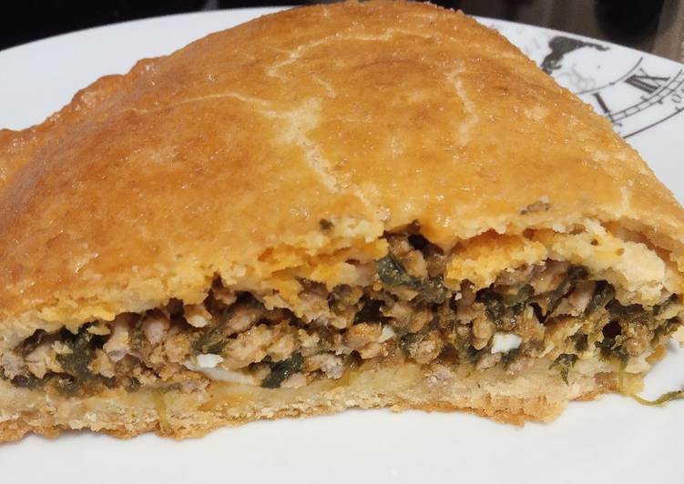Empanada de ternera, espinacas y huevo