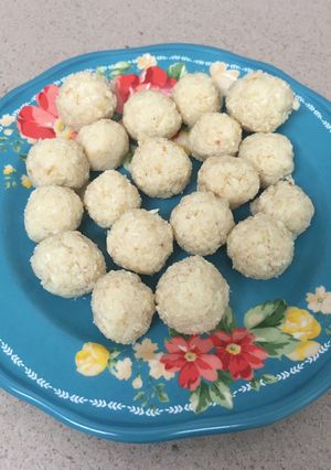 A picture of Coconut Laddus.