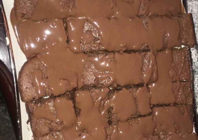 Fudgy brownies with melted chocolate