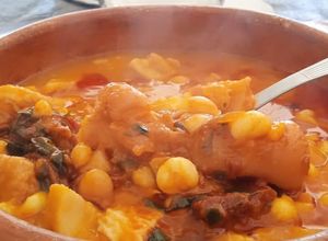 Una foto de Locro en casa 🧡 con salsita