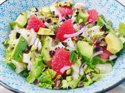 Una foto di insalata di pompelmo