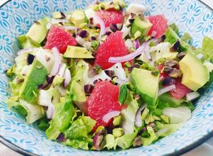 Foto di Insalata di finocchi, pompelmo rosa e avocado
