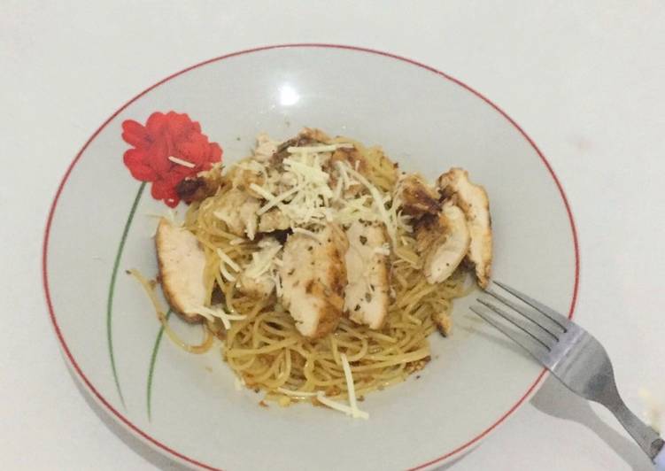 Spaghetti  aglio e olio ala ala.. simple dan praktis