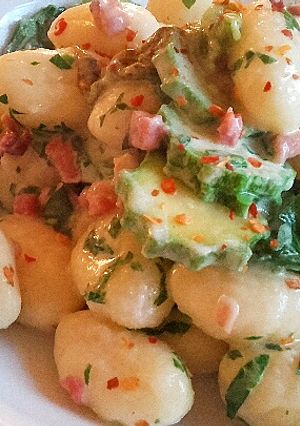 Una foto de Gnocchi de calabacín y speck