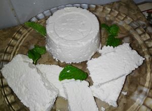 Foto principal de Queso fresco casero con leche entera de larga duración