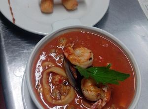 Una foto de Cazuela de Mariscos