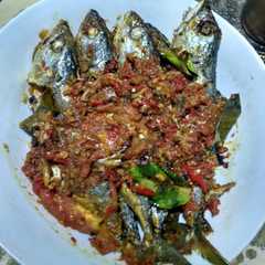 A picture of Ikan kembung balado.