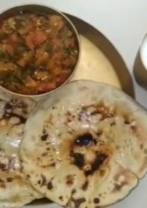 બાજરી નો રોટલો (Bajri Rotlo Recipe in Gujarati) રેસીપી મુખ્ય ફોટો