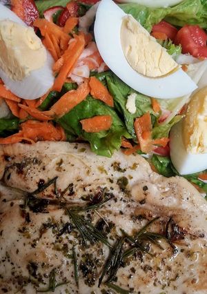 Una foto de Filete Pechuga de Pollo al ajo, limón y orégano 🇵🇪