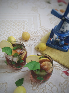 A picture of Refreshing Lemon Mint Iced Tea.