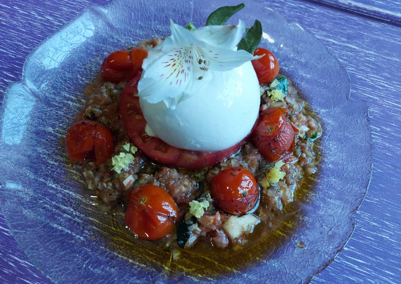 Burrata con 3 texturas de Tomate