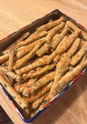 Medvehagymás sajtosrúd recept fotója