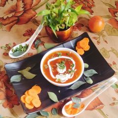 A picture of Creamy tomato soup.