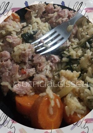 Una foto de Verduras en su salsa con arroz y carne
