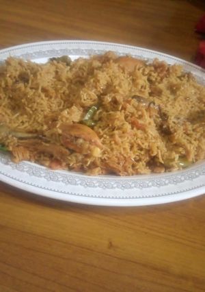 A picture of Chicken yakhni pulao.