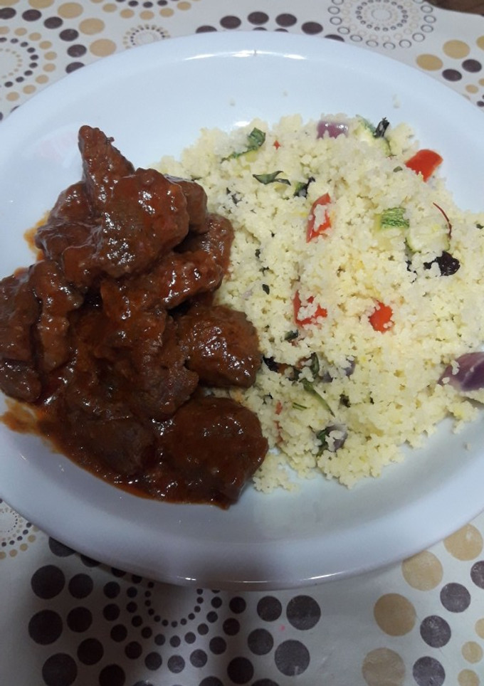 Una foto de Osobuco adobado con cous cous