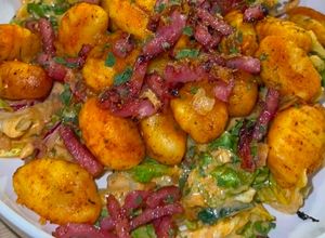 Une photo de Crispy gnocchis salad