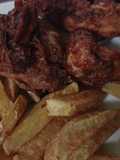 Pollo fritolito y papas fritas en fritura inversa