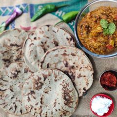 A picture of Ola rotla ll baingan ka bharta or bajre ki roti.