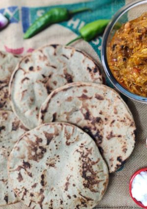 A picture of Ola rotla ll baingan ka bharta or bajre ki roti.