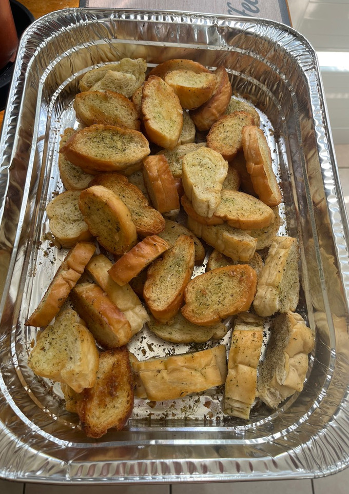 Una foto de Pan con ajo al estilo BORICUA del Chef Díaz