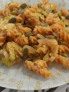 Una foto de Espirales de lentejas rojas con quinoa y verduras