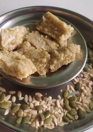 வெள்ளரி விதை மற்றும் பூசணி விதை நெய் மைசூர்பாக்(Pumpkin&vellari seed Ghee mysorepak recipe in tamil) செய்முறை முக்கிய புகைப்படம்