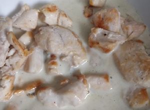 Foto principal de Filetes de pollo en salsa roquefort
