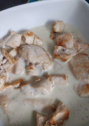 Una foto de Filetes de pollo en salsa roquefort