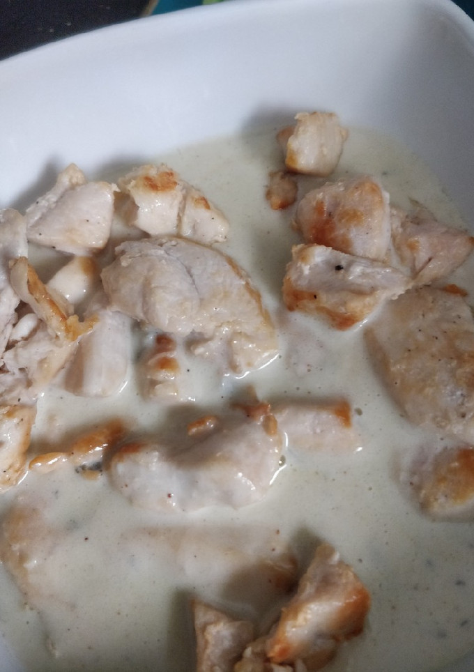 Una foto de Filetes de pollo en salsa roquefort