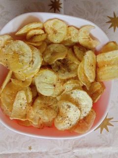 કાચા કેળાની વેફર (Raw Banana Wafer Recipe In Gujarati) રેસીપી મુખ્ય ફોટો