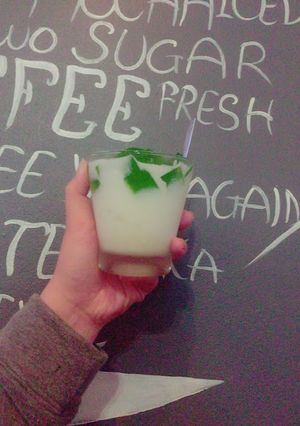 Hình của món Sữa chua thạch lá dứa.