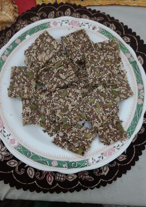A picture of Seeds Crackers.