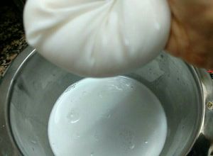 Una foto de Leche de coco, a partir de coco rallado