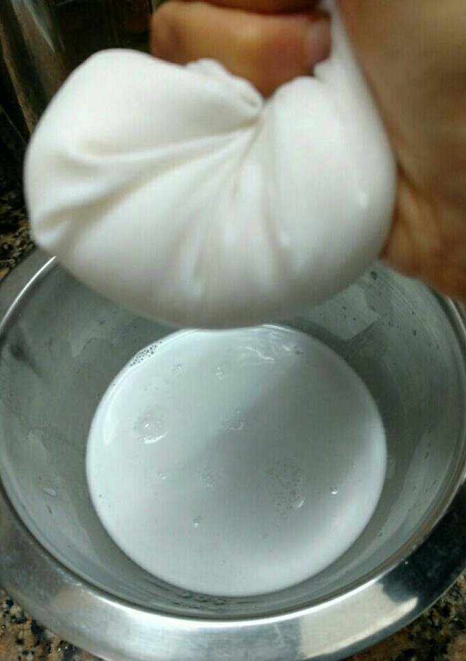 Una foto de Leche de coco, a partir de coco rallado